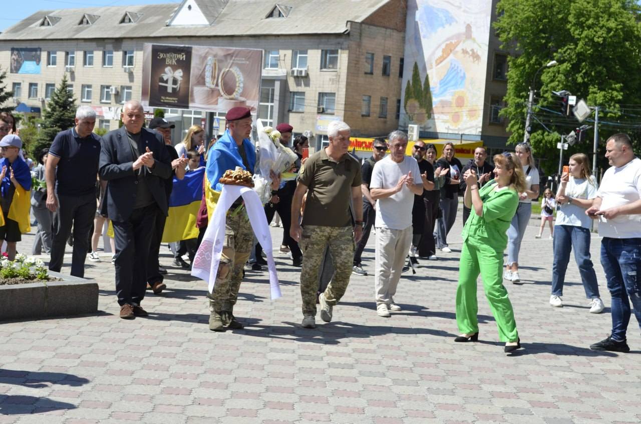 люди на площі Звенигородки