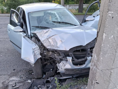 побите біле авто