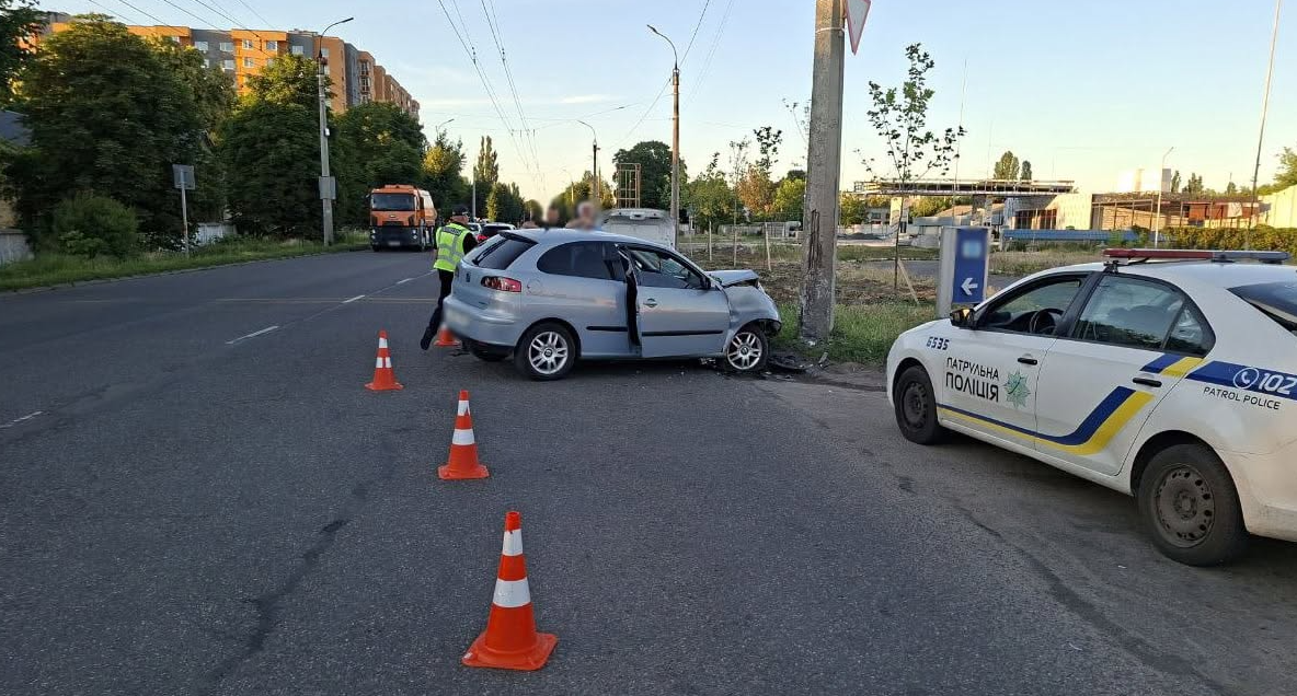 машини на дорозі