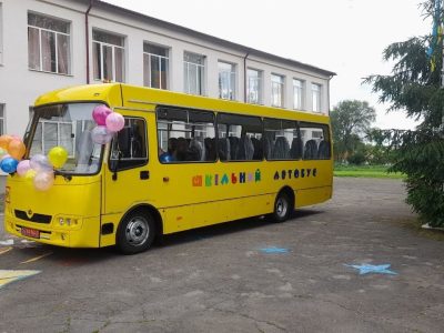шкільний автобус