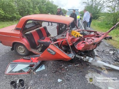 Червоний автомобіль