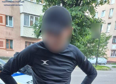 чоловік у чорному