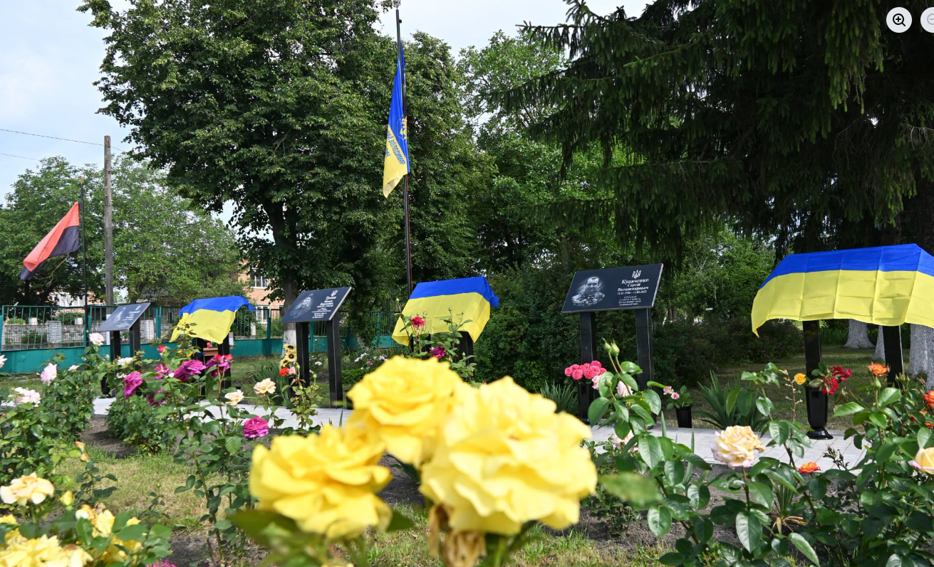У громаді на Черкащині відкрили меморіальні дошки ще трьом полеглим захисникам