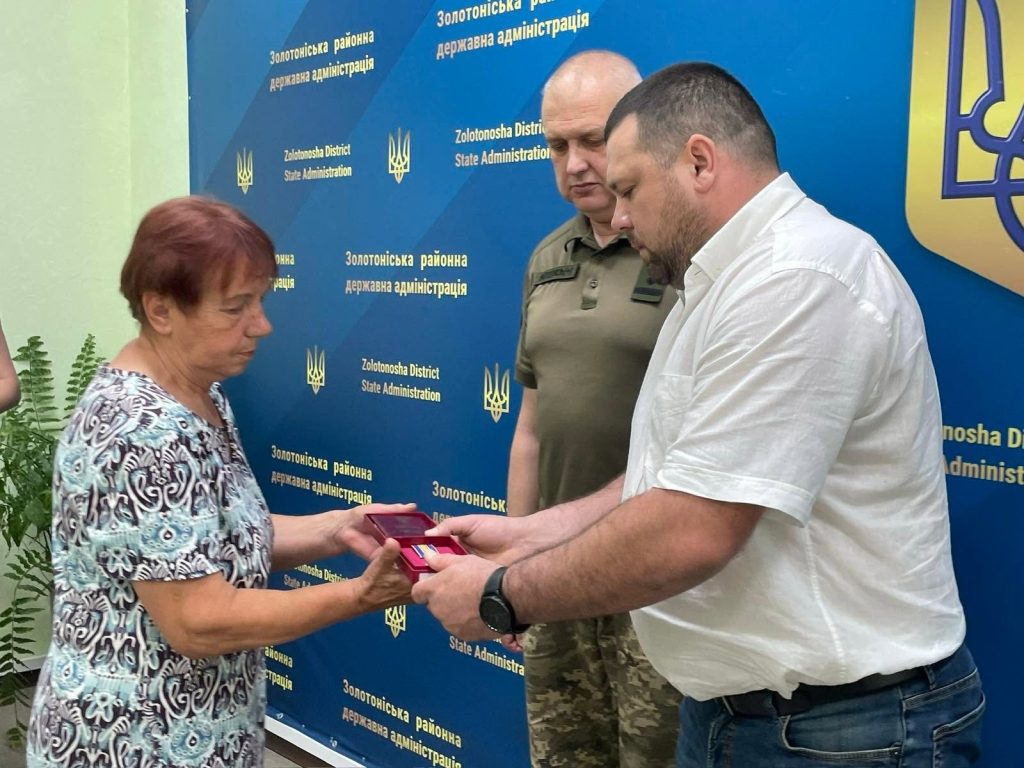 мати військового