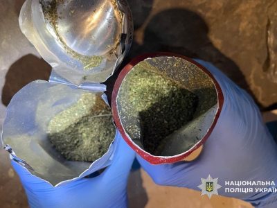 банка із речовиною