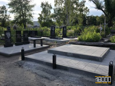 пам'ятник на кладовищі