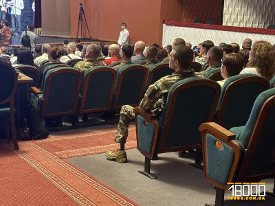 військові