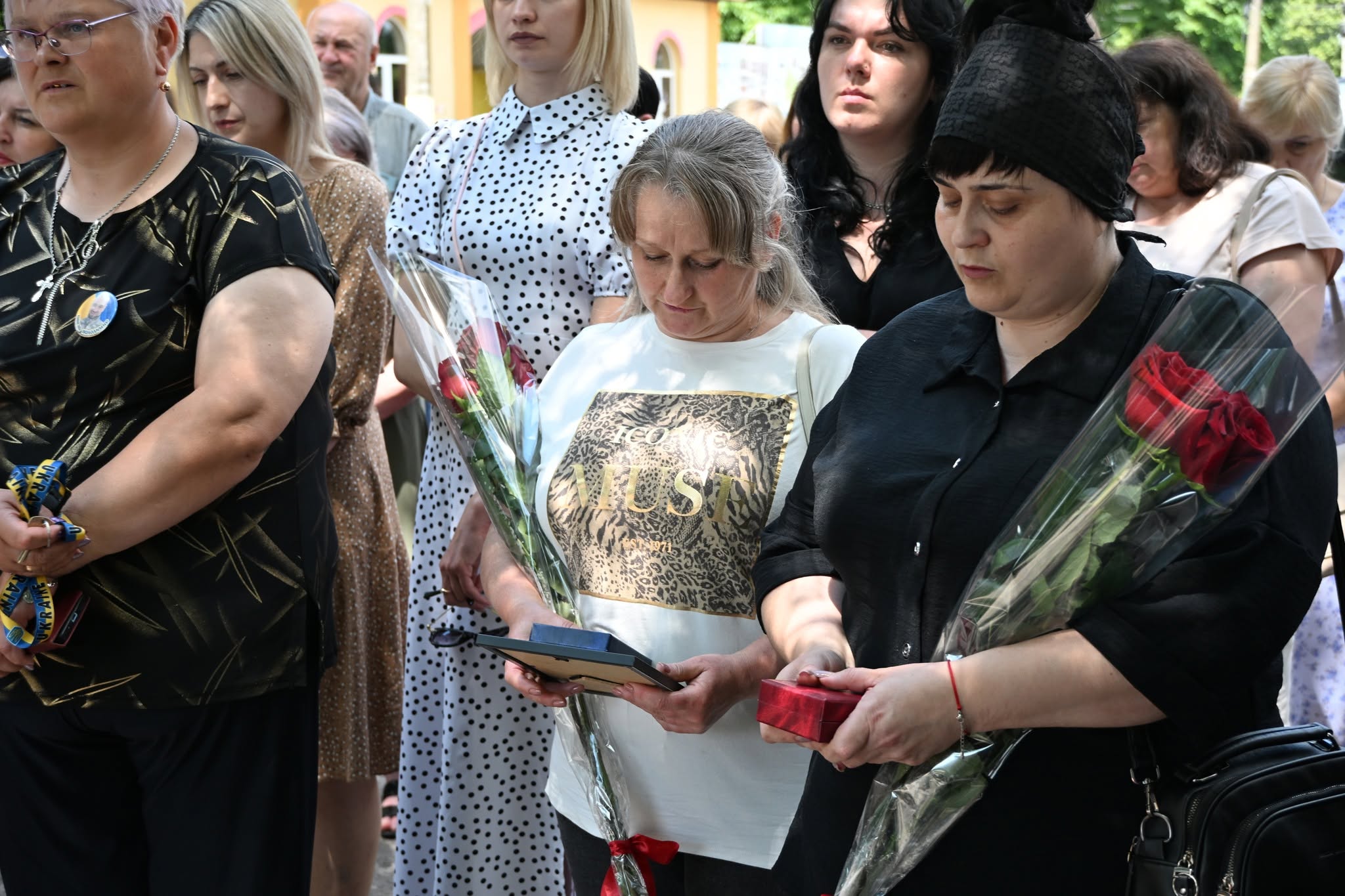 жінки в чорному