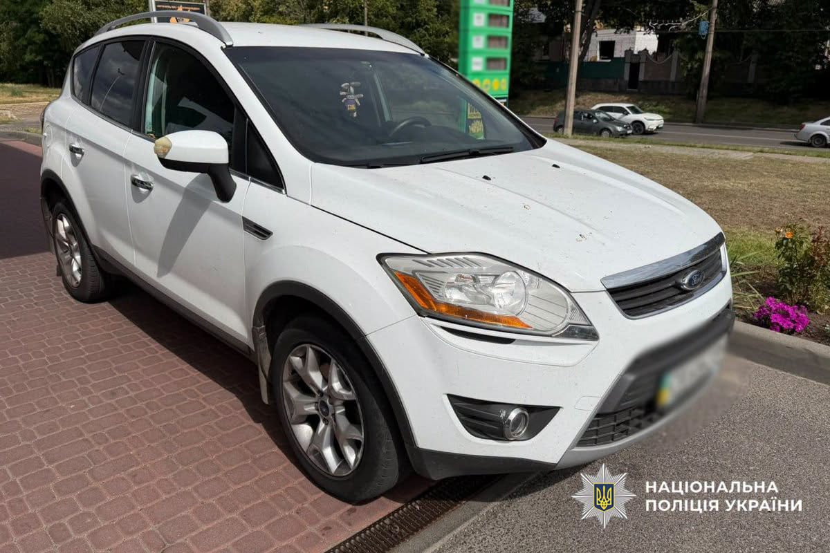 На заправці у Черкасах автомобіль збив жінку поблизу колонки