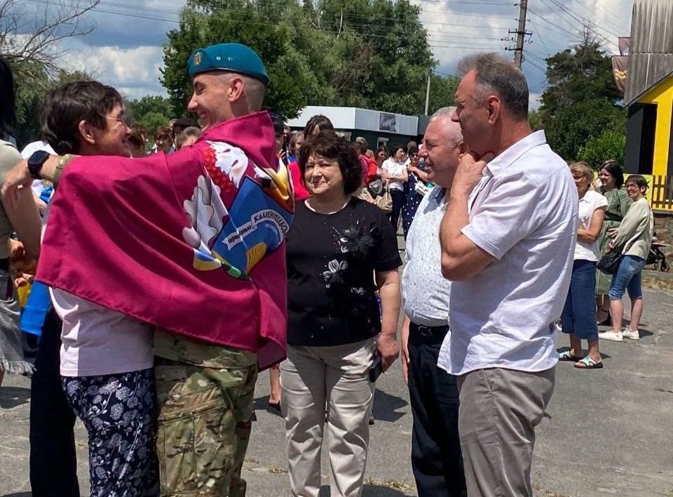 зустріч військового з полону