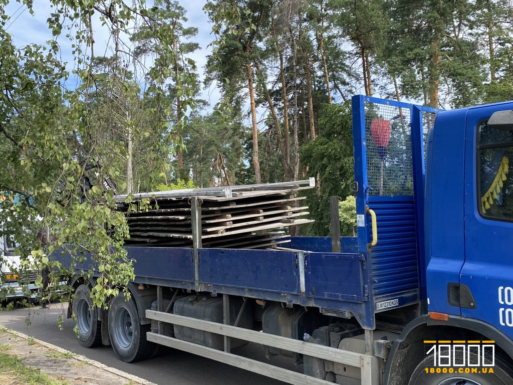 техніка, яка приїхала на Лісову Просіку