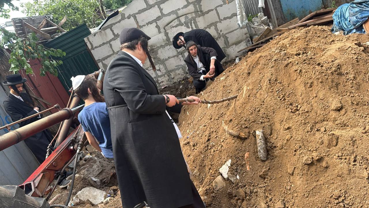 В Умані під час ремонтних робіт біля могили рабі Нахмана знайшли людські кістки (ФОТО)