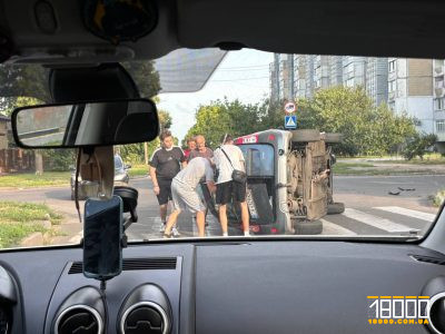 перекинувся автомобіль у Черкасах