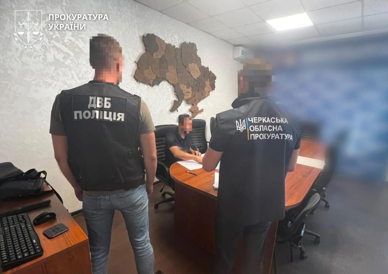 Службову особу підозрюють у привласненні 15 ноутбуків в одному із університетів Черкас