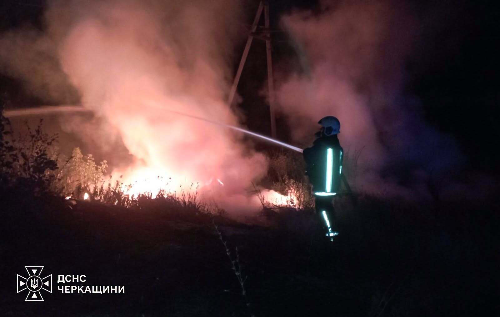 За добу на Черкащині загасили 17 пожеж сухостою та сміття (ФОТО)