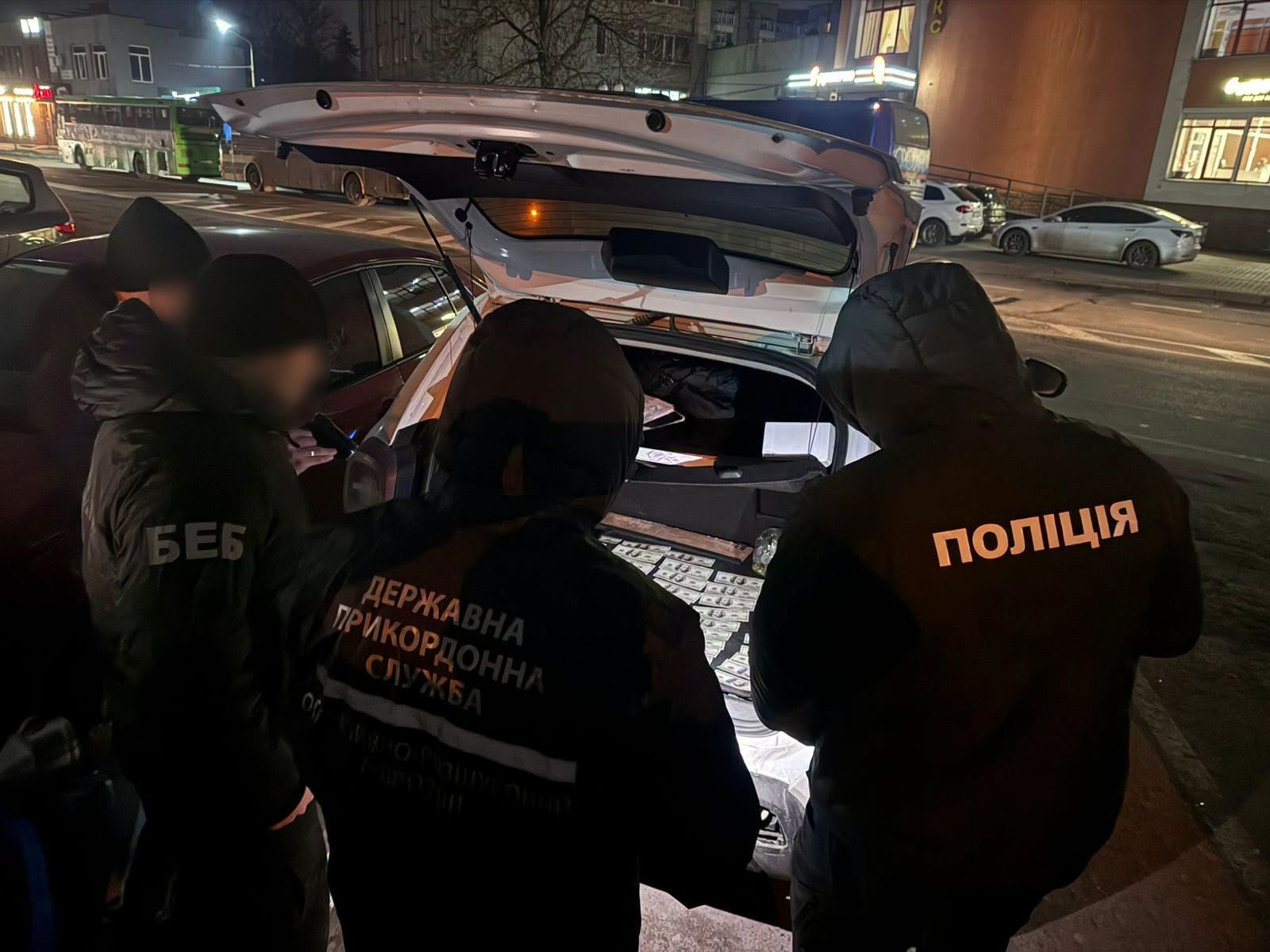 Правоохоронці, які викрили схему