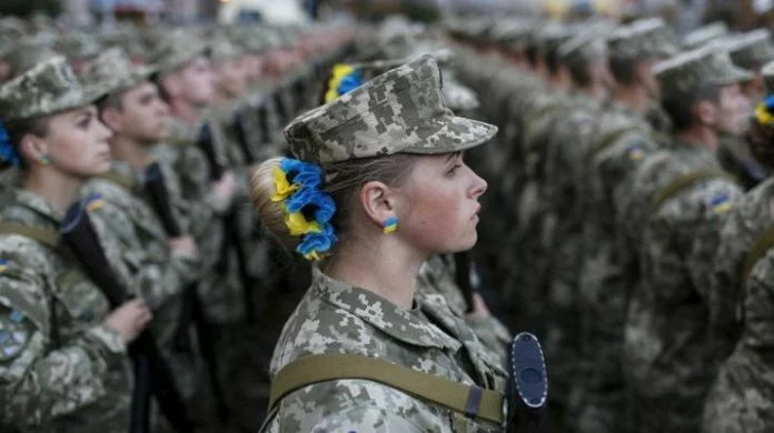 Військовослужбовиці вперше отримали жіночі бронежилети в ЗСУ