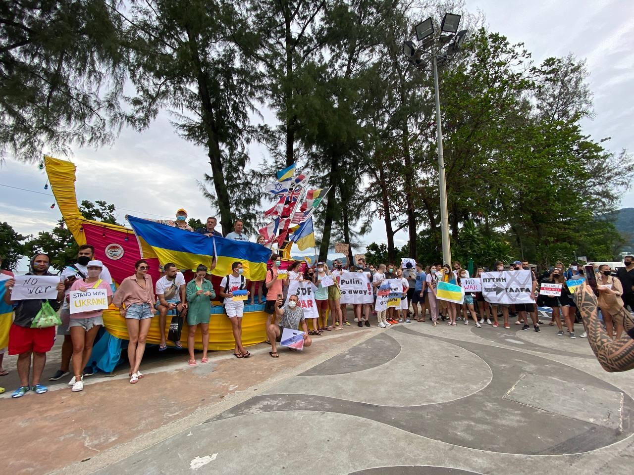 Українці в Таїланді вийшли на акцію проти війни в Україні