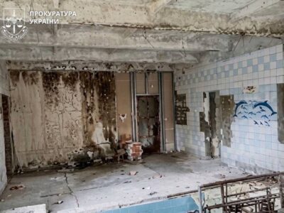 зруйнований басейн