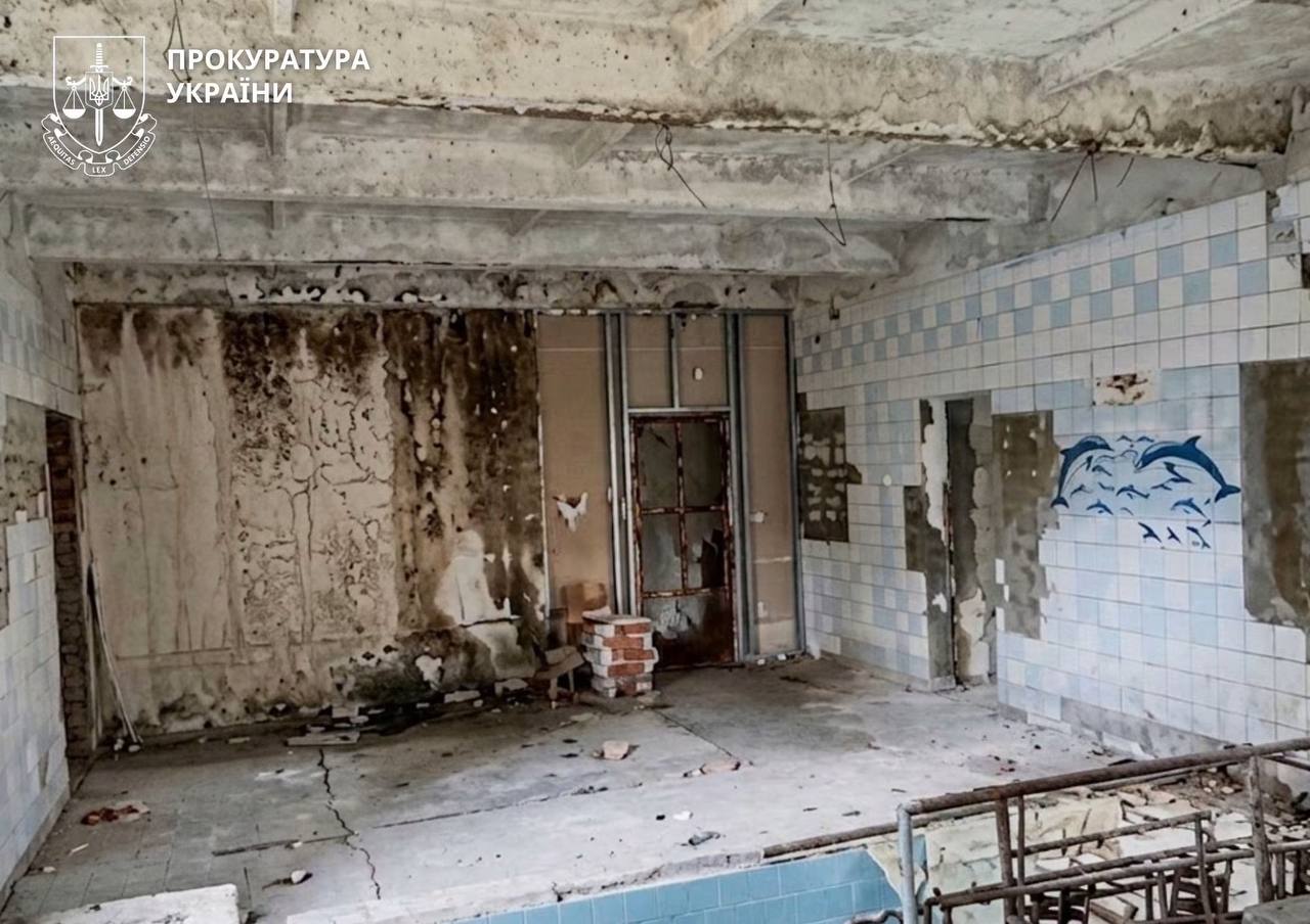 зруйнований басейн