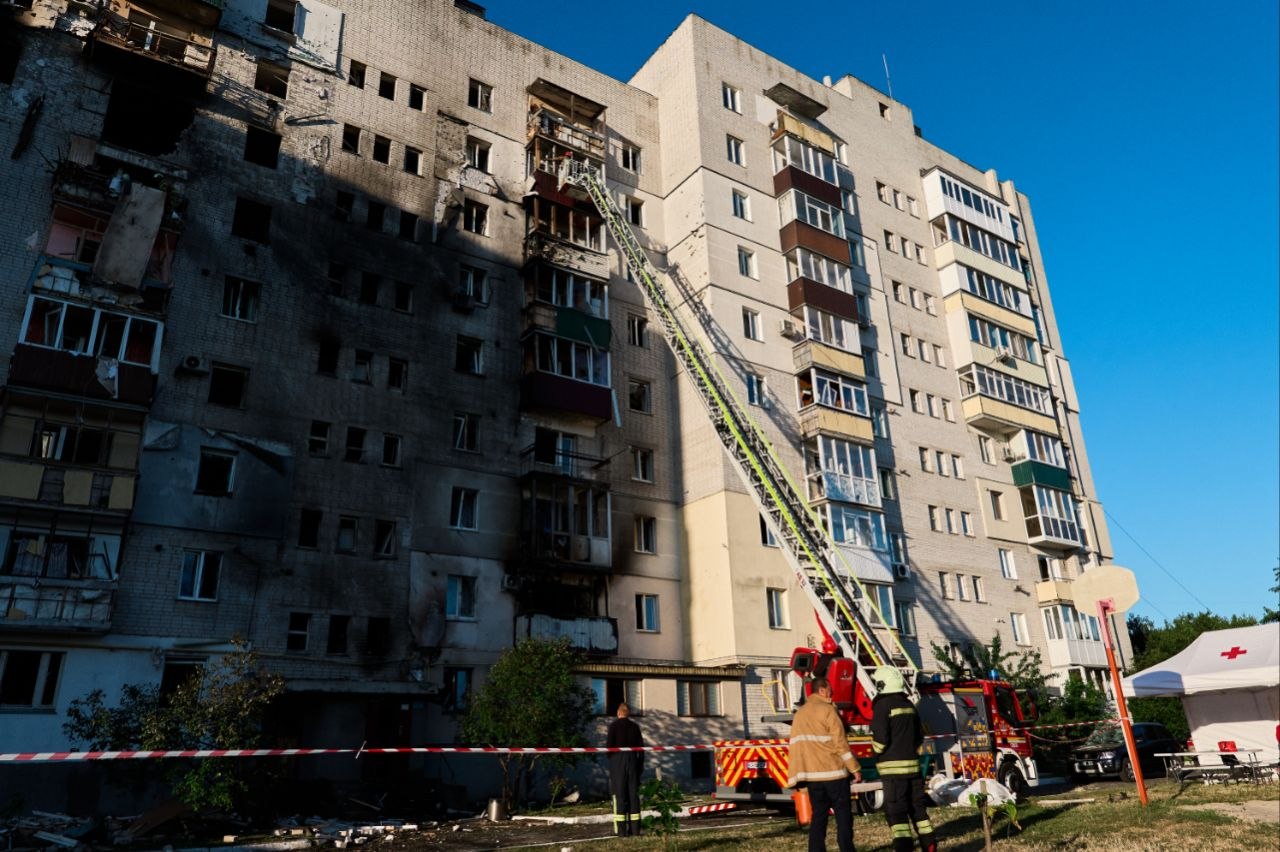 Пошкоджений будинок у Смілі після влучання шахеда