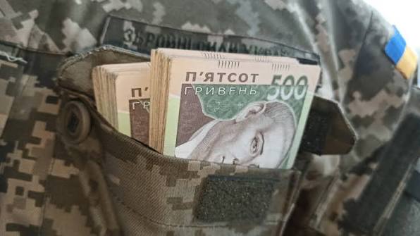 Виплати продовжать на весь період лікування та реабілітації для військових