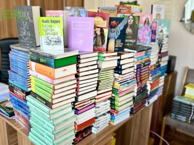 книги у черкаській бібліотеці