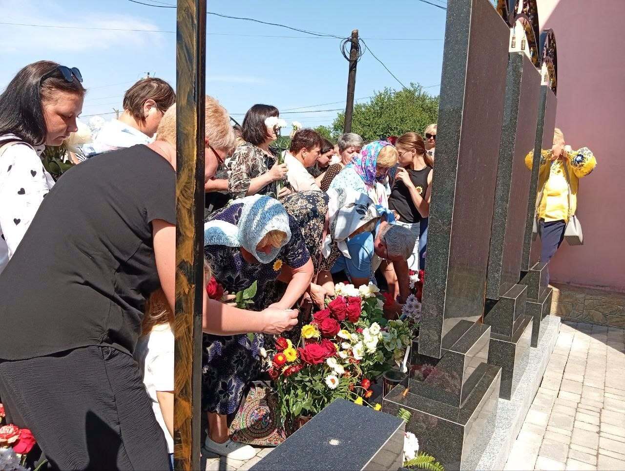 Люди на відкритті Пантеону