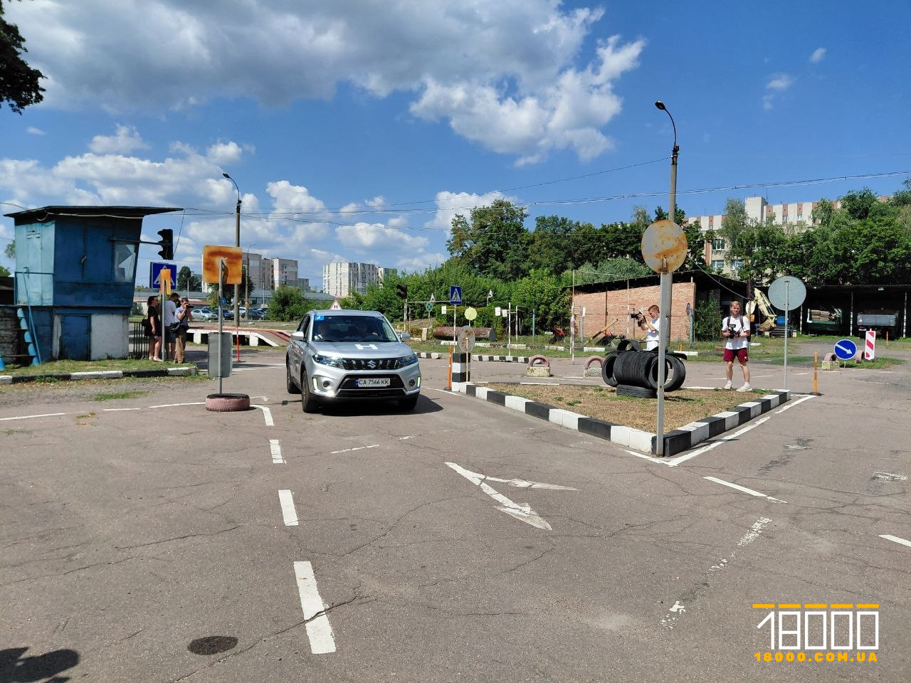 Адаптивний автомобіль на навчальному майданчику 
