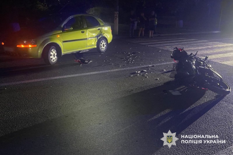 На Золотоніщині зіткнулися автомобіль і мотоцикл: постраждали водій та неповнолітня пасажирка