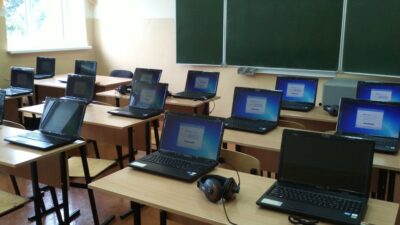 ноутбук у школі