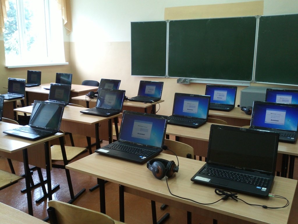 Школи та дитсадки отримали нові ноутбуки