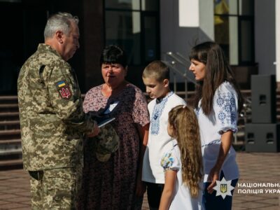 Рідні полеглих поліцейських отримують нагороду