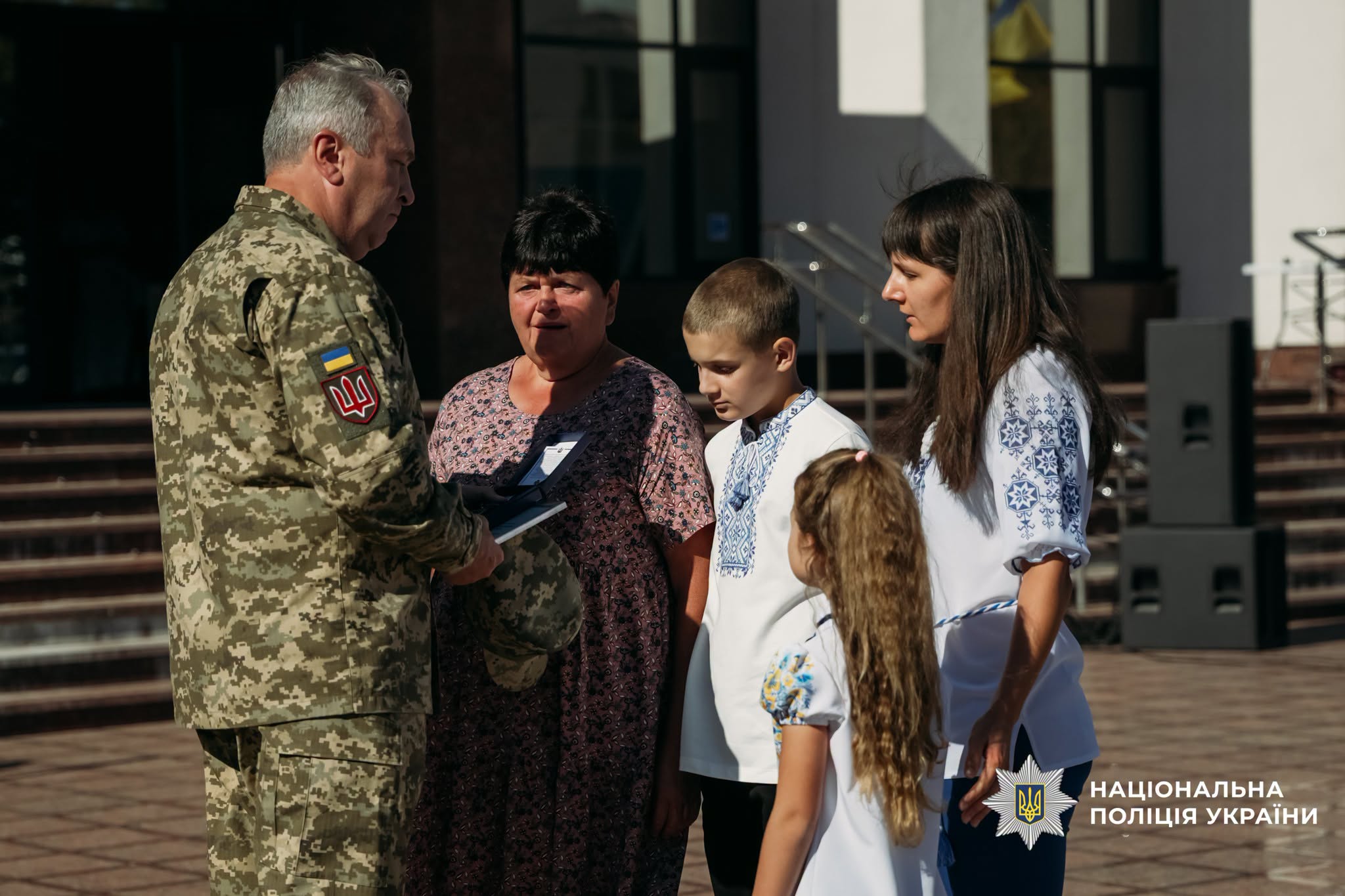 Рідні полеглих поліцейських отримують нагороду