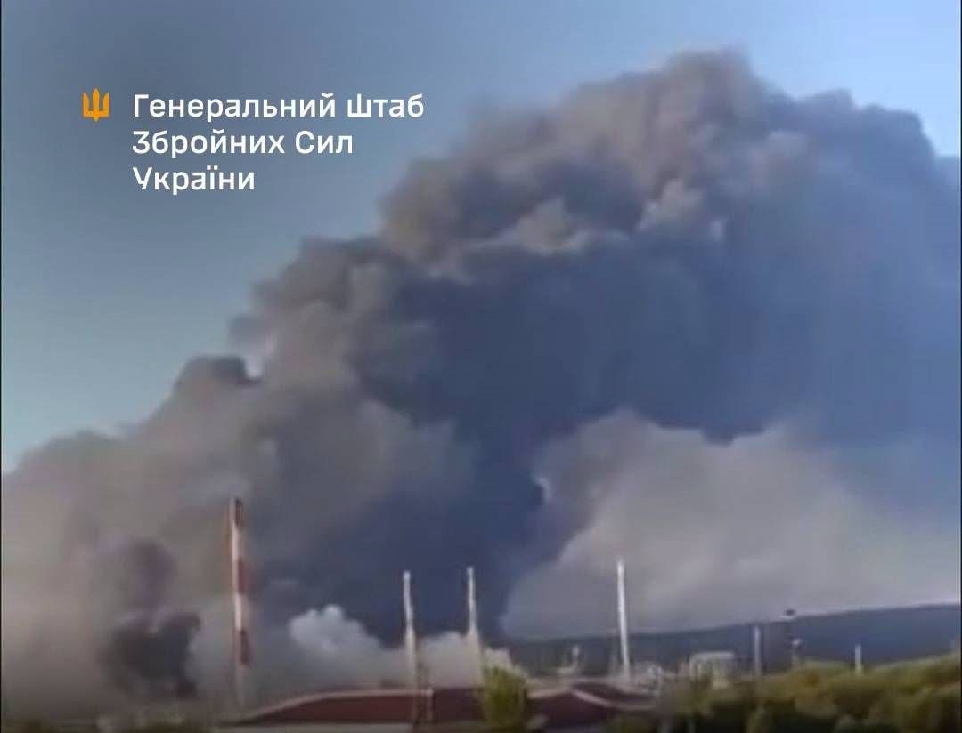 Сили оборони України вдарили по саратовському НПЗ, аеродрому та нафтобазі