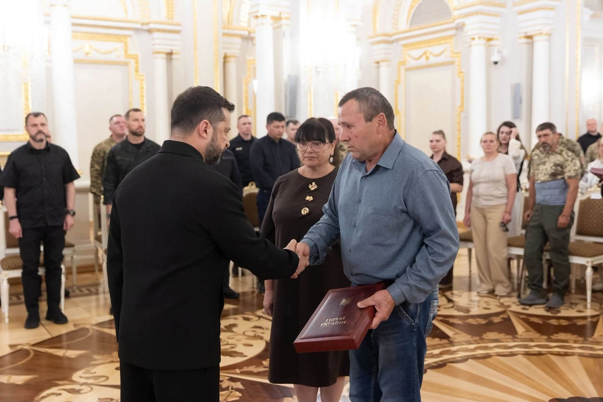 Президент передав орден «Золота зірка» родині полеглого захисника з Черкащини