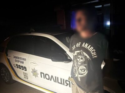 чоловік проникнув до магазину