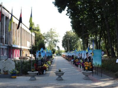 алея героїв у Монастирищі