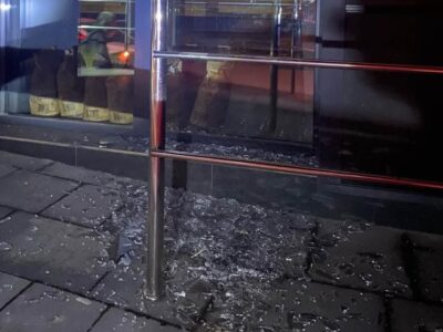 чоловік трощив скло магазину в Золотоноші