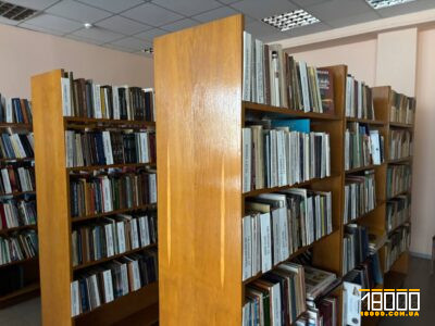 Книги, полиця для книг, бібліотека