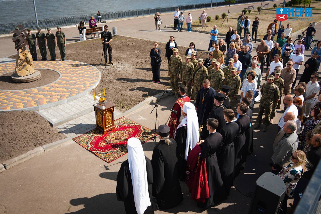 Монумент "Крила гідності"