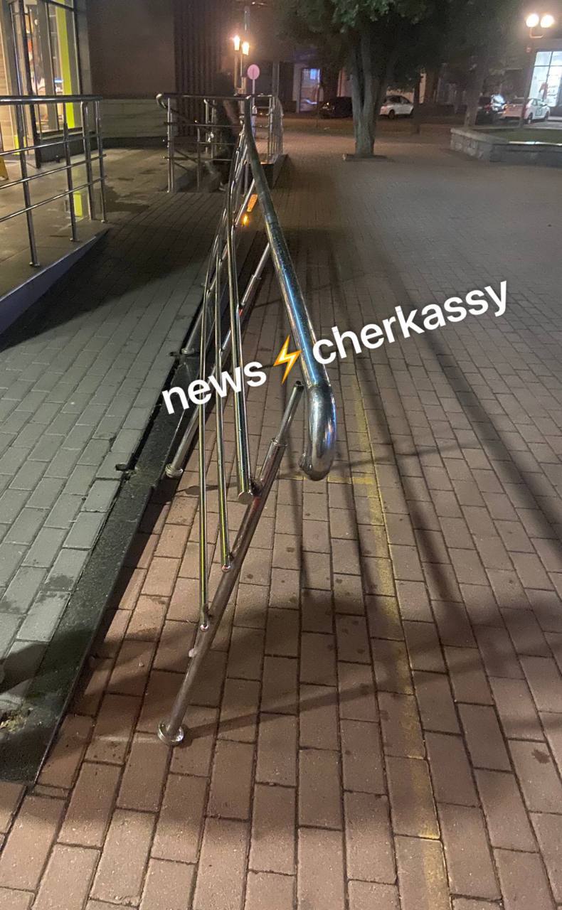 зламане перило