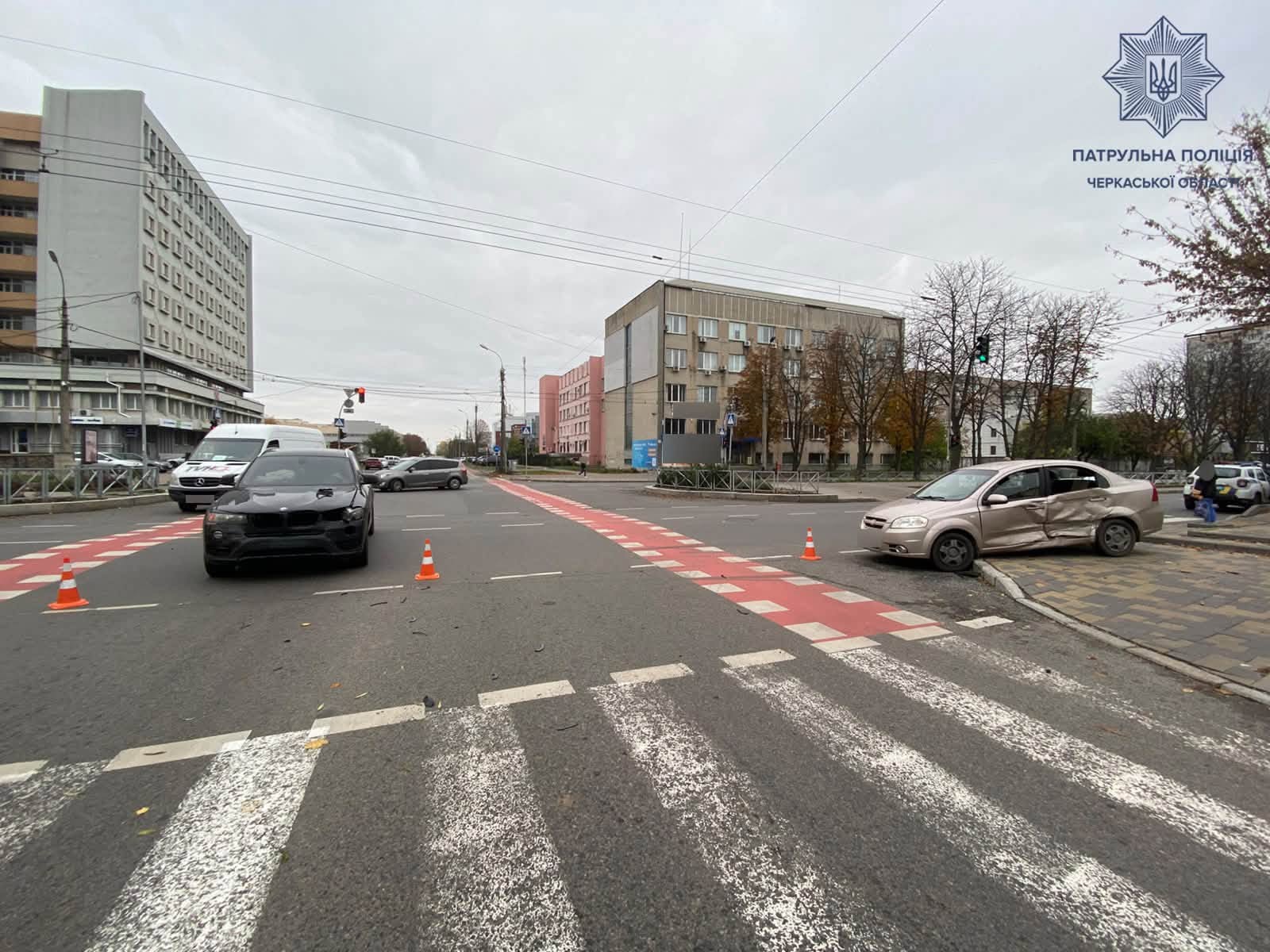 У Черкасах п’яний водій BMW без посвідчення спричинив ДТП