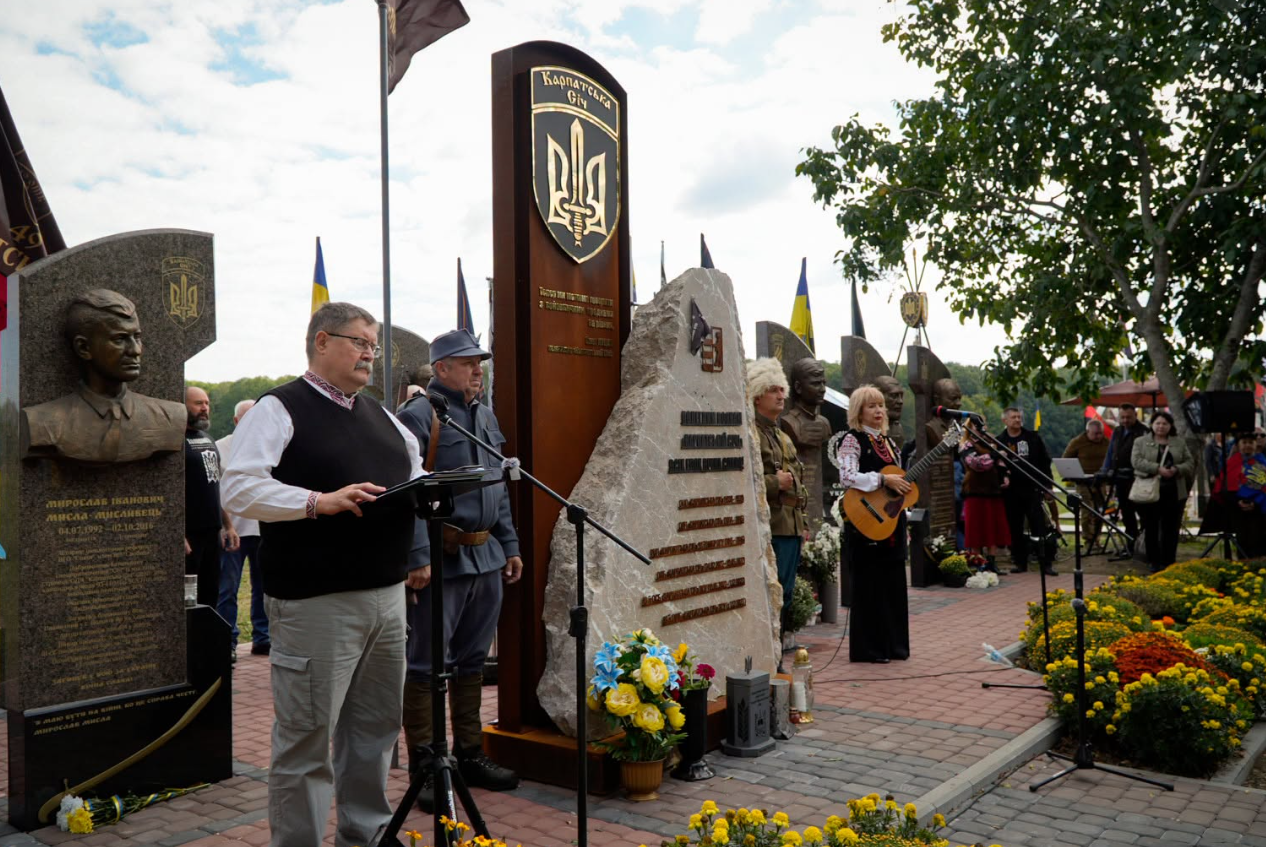 У Холодному Яру відкрили горельєфи на честь бійців «Птаха» і «Блискавки»
