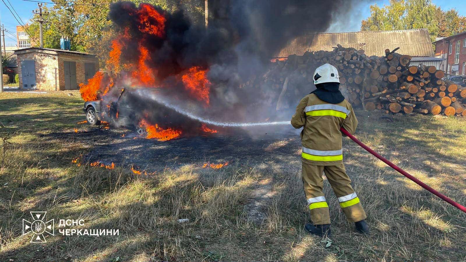 У Христинівці на Черкащині під час стоянки загорівся легковик