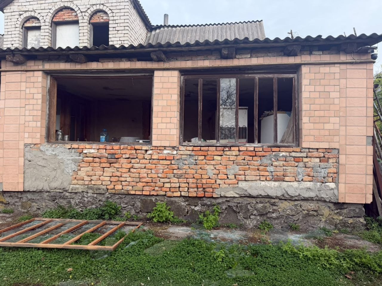 Будівля без вікон