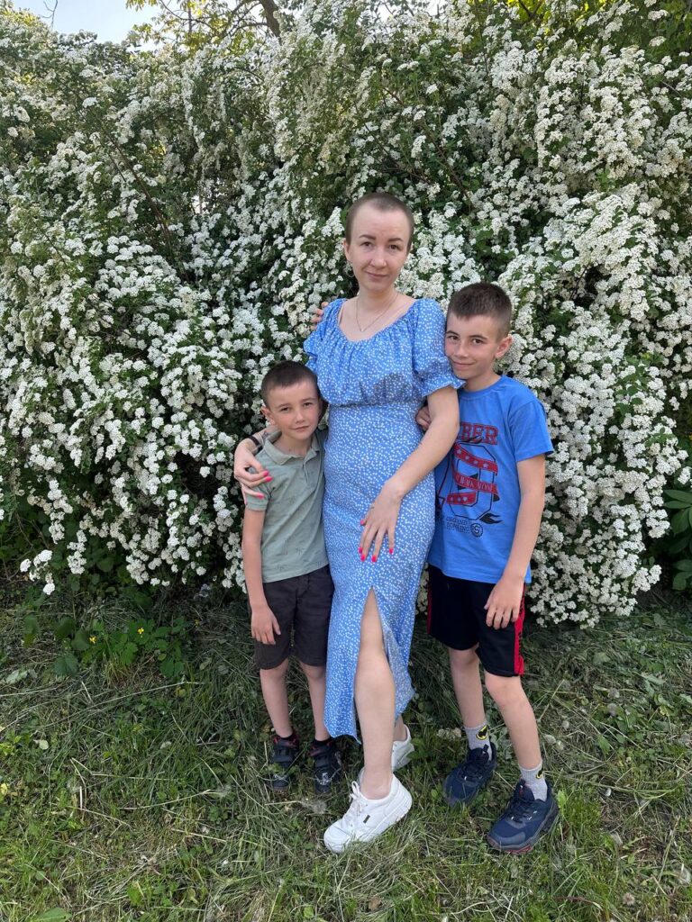 Юлія з дітьми