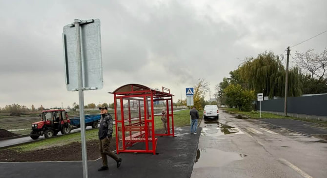 У Черкасах біля військового кладовища облаштували нову зупинку